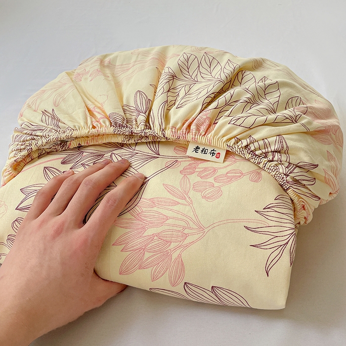 91家纺网 家纺一手货源 找家纺 忆生活家纺 2025新款全棉纯棉老粗布印花床单三件套 繁花-粉