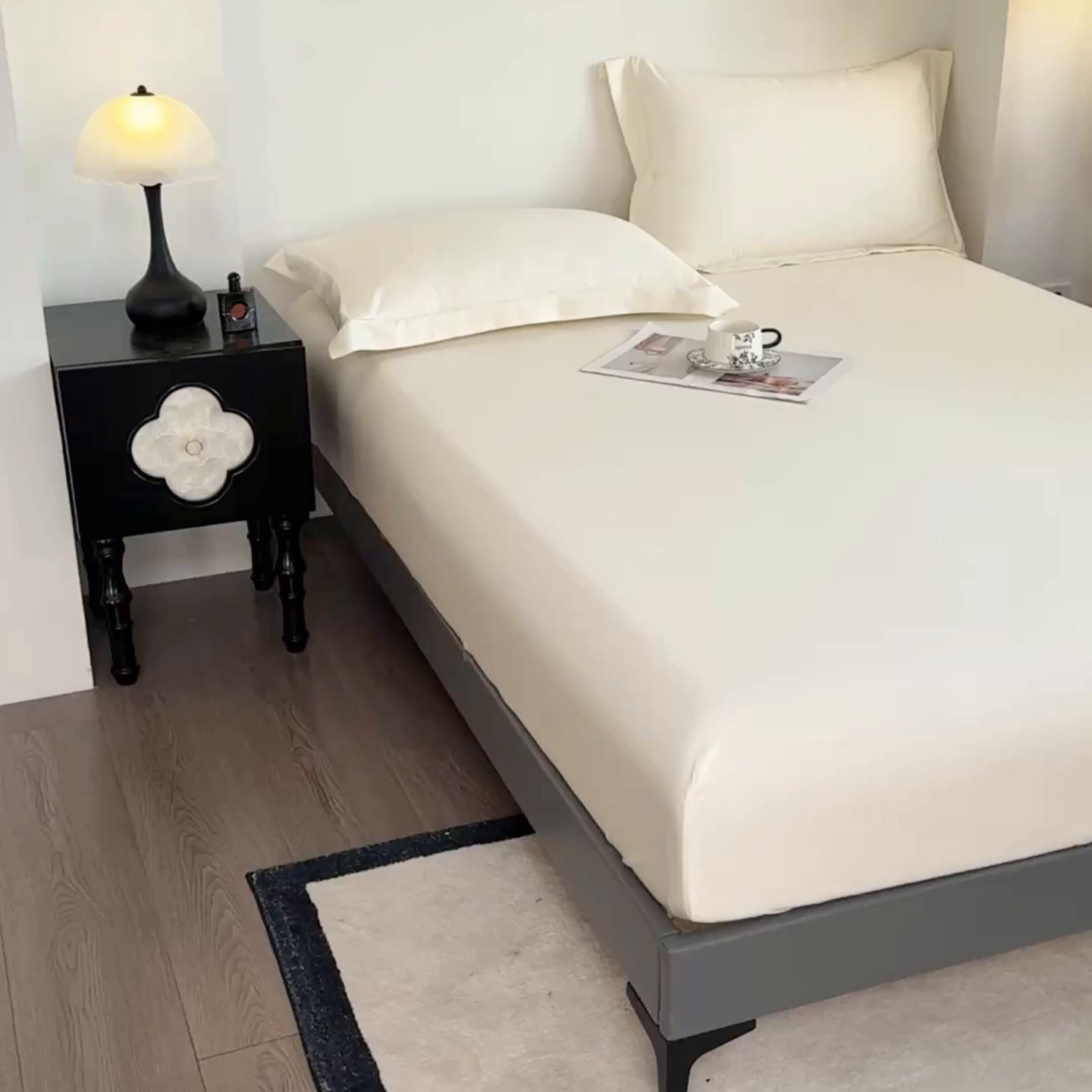 91家纺网 家纺一手货源 找家纺 金喜 2025新款LF级60支莱赛尔天丝床笠三件套纯色天丝床笠 奶昔米