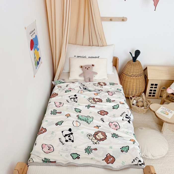 91家纺网 家纺一手货源 找家纺 星期八 2025新款婴儿裸睡级冰丝毯凉感毯 动物乐园