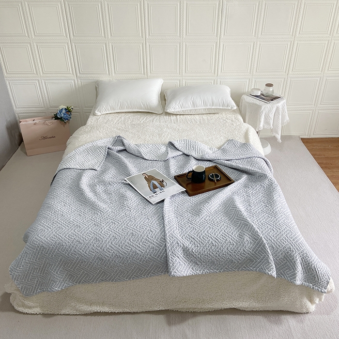 91家纺网 家纺一手货源 找家纺 卡奥家纺 2025新款水洗全棉四层纱盖毯毛巾被夏凉被  围城-灰