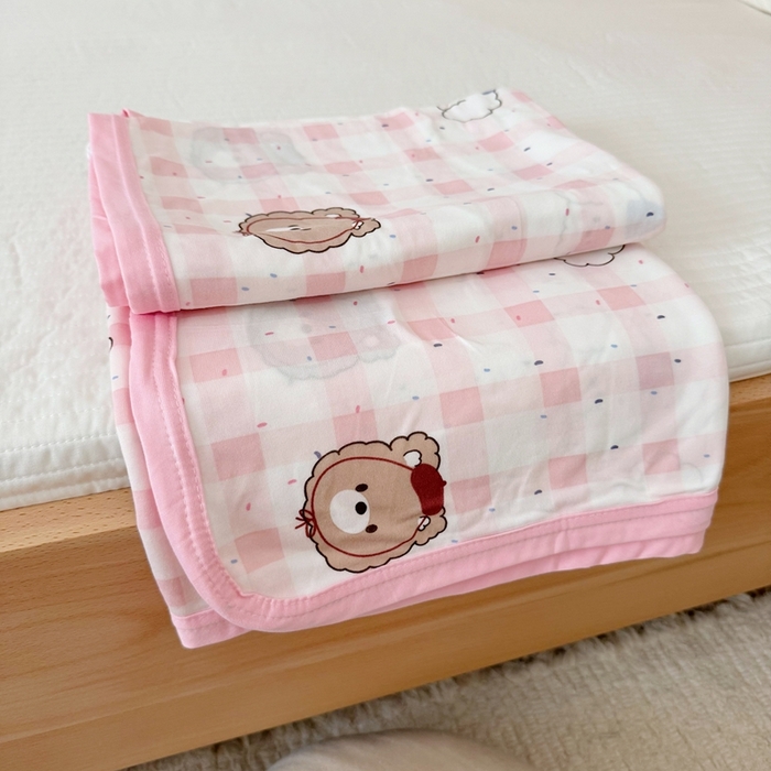91家纺网 家纺一手货源 找家纺 星期八 2025新款婴儿裸睡级冰丝毯凉感毯 格子熊粉