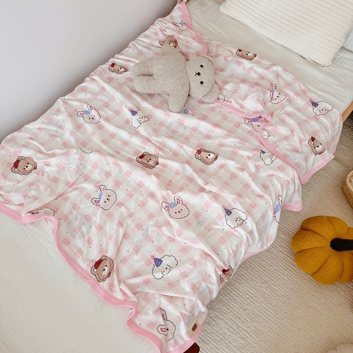 91家纺网 家纺一手货源 找家纺 星期八 2025新款婴儿裸睡级冰丝毯凉感毯 格子熊粉