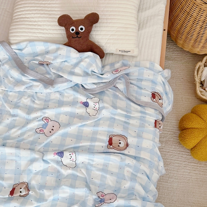 91家纺网 家纺一手货源 找家纺 星期八 2025新款婴儿裸睡级冰丝毯凉感毯 格子熊蓝