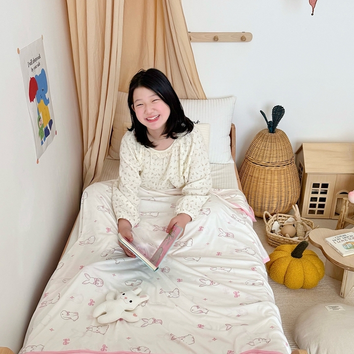 91家纺网 家纺一手货源 找家纺 星期八 2025新款婴儿裸睡级冰丝毯凉感毯 蝴蝶结兔