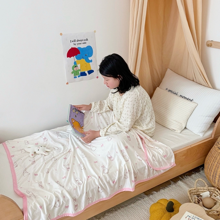 91家纺网 家纺一手货源 找家纺 星期八 2025新款婴儿裸睡级冰丝毯凉感毯 蝴蝶结兔