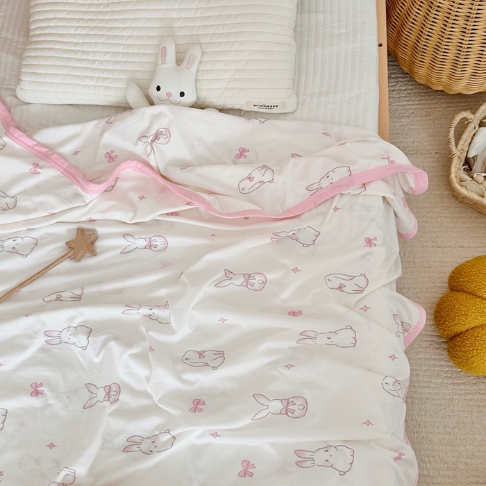 91家纺网 家纺一手货源 找家纺 星期八 2025新款婴儿裸睡级冰丝毯凉感毯 蝴蝶结兔