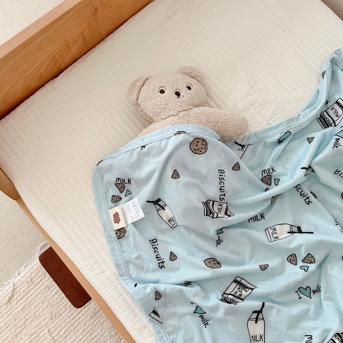 91家纺网 家纺一手货源 找家纺 星期八 2025新款婴儿裸睡级冰丝毯凉感毯 蓝饼干