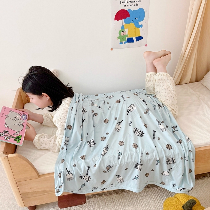 91家纺网 家纺一手货源 找家纺 星期八 2025新款婴儿裸睡级冰丝毯凉感毯 蓝饼干