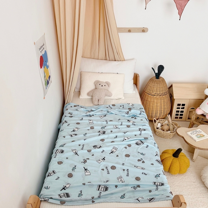 91家纺网 家纺一手货源 找家纺 星期八 2025新款婴儿裸睡级冰丝毯凉感毯 蓝饼干