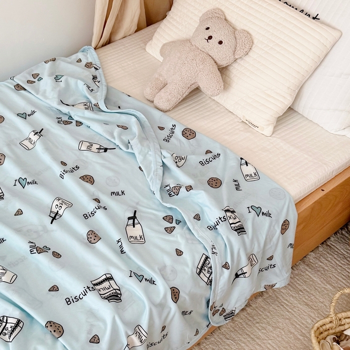 91家纺网 家纺一手货源 找家纺 星期八 2025新款婴儿裸睡级冰丝毯凉感毯 蓝饼干