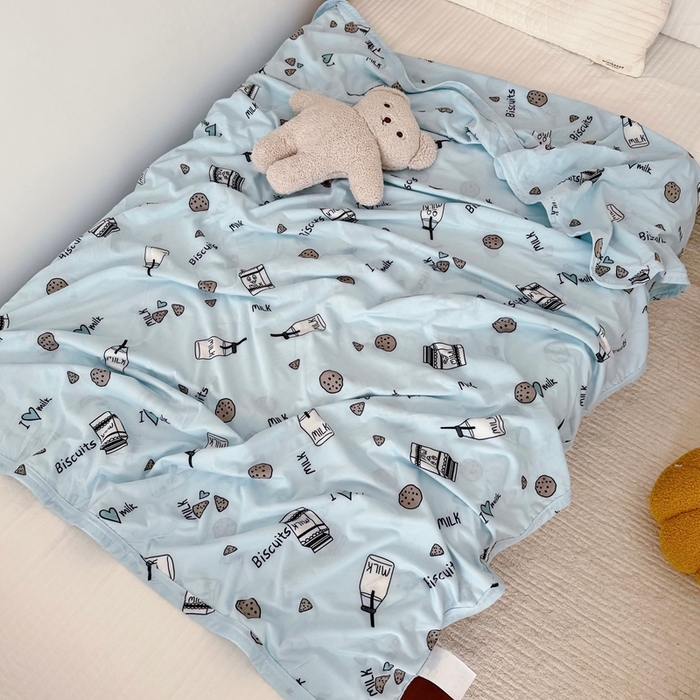 91家纺网 家纺一手货源 找家纺 星期八 2025新款婴儿裸睡级冰丝毯凉感毯 蓝饼干