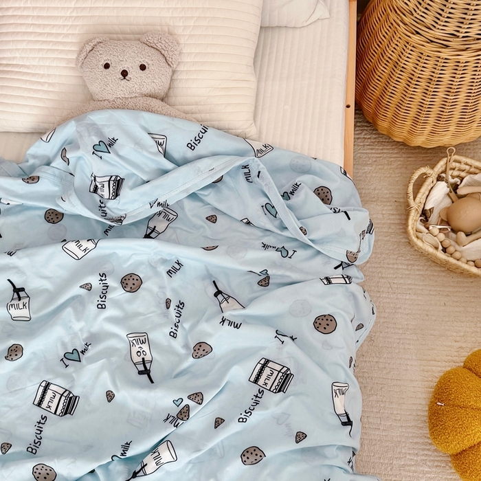 91家纺网 家纺一手货源 找家纺 星期八 2025新款婴儿裸睡级冰丝毯凉感毯 蓝饼干