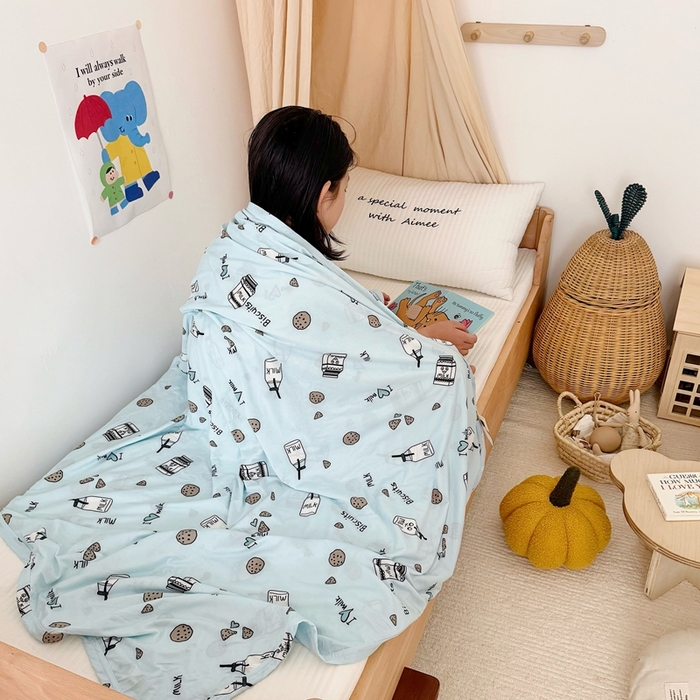 91家纺网 家纺一手货源 找家纺 星期八 2025新款婴儿裸睡级冰丝毯凉感毯 蓝饼干