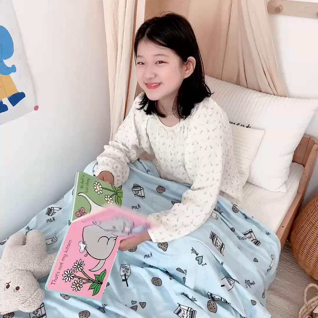 91家纺网 家纺一手货源 找家纺 星期八 2025新款婴儿裸睡级冰丝毯凉感毯 蓝饼干