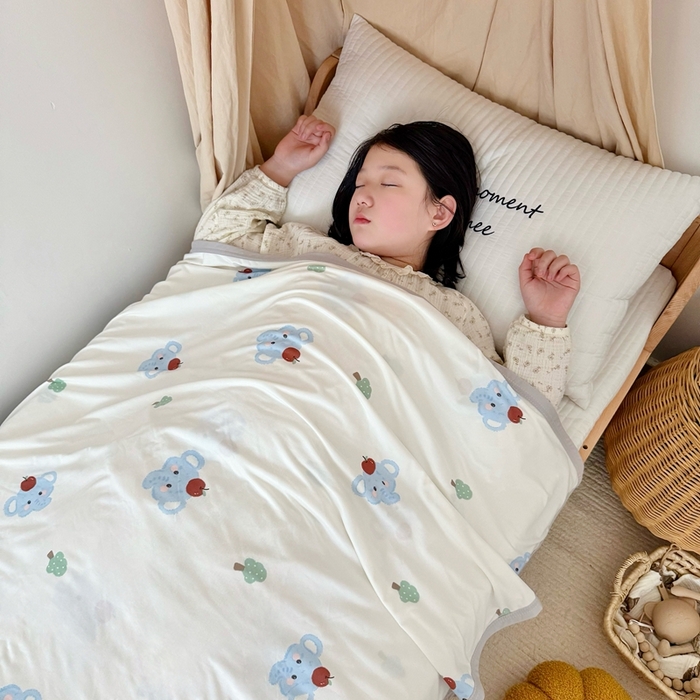 91家纺网 家纺一手货源 找家纺 星期八 2025新款婴儿裸睡级冰丝毯凉感毯 苹果象