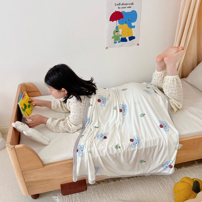 91家纺网 家纺一手货源 找家纺 星期八 2025新款婴儿裸睡级冰丝毯凉感毯 苹果象