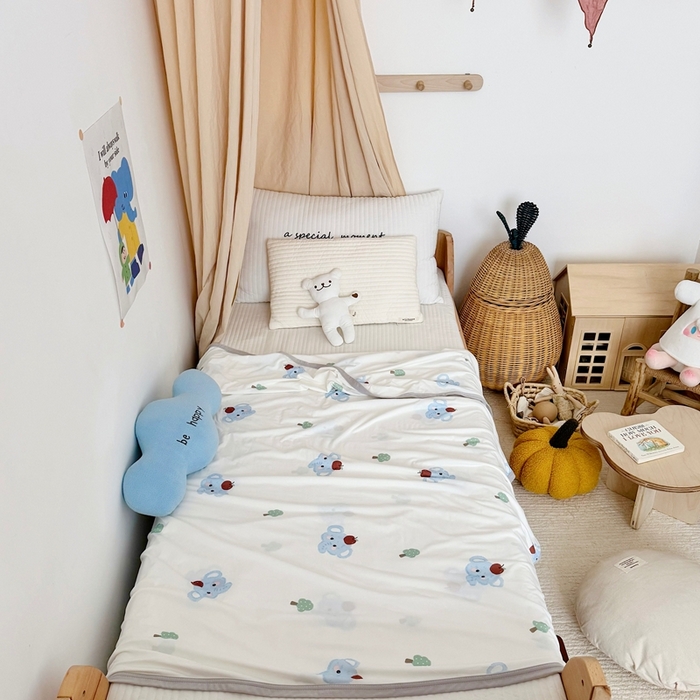 91家纺网 家纺一手货源 找家纺 星期八 2025新款婴儿裸睡级冰丝毯凉感毯 苹果象