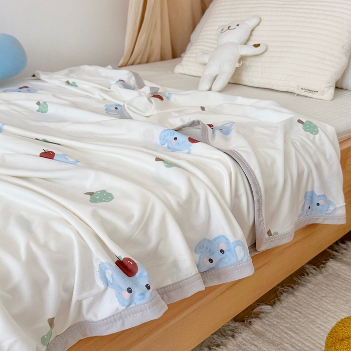 91家纺网 家纺一手货源 找家纺 星期八 2025新款婴儿裸睡级冰丝毯凉感毯 苹果象