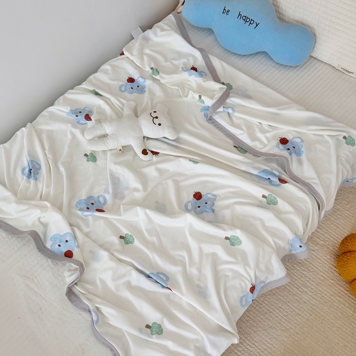 91家纺网 家纺一手货源 找家纺 星期八 2025新款婴儿裸睡级冰丝毯凉感毯 苹果象