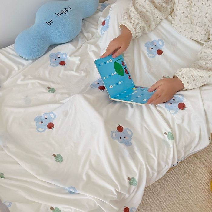 91家纺网 家纺一手货源 找家纺 星期八 2025新款婴儿裸睡级冰丝毯凉感毯 苹果象