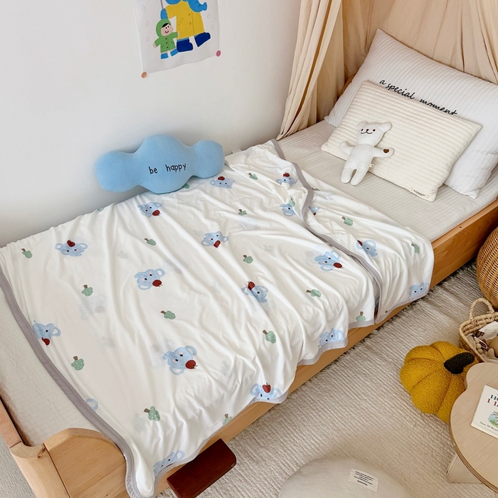 91家纺网 家纺一手货源 找家纺 星期八 2025新款婴儿裸睡级冰丝毯凉感毯 苹果象