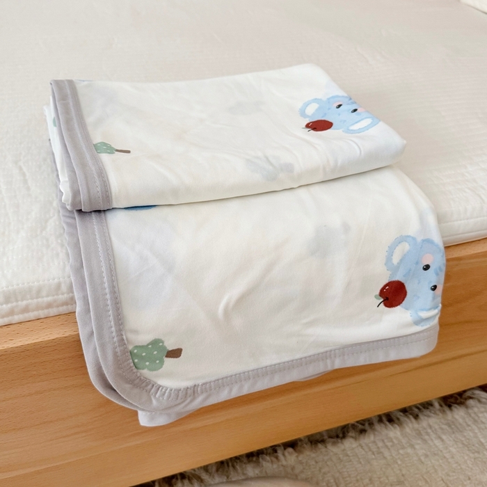 91家纺网 家纺一手货源 找家纺 星期八 2025新款婴儿裸睡级冰丝毯凉感毯 苹果象