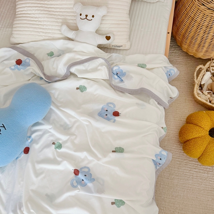 91家纺网 家纺一手货源 找家纺 星期八 2025新款婴儿裸睡级冰丝毯凉感毯 苹果象