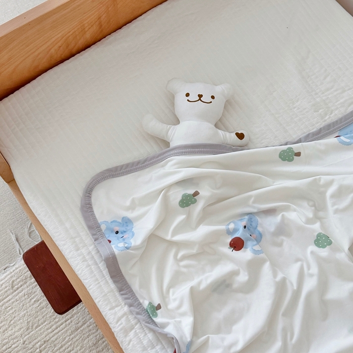 91家纺网 家纺一手货源 找家纺 星期八 2025新款婴儿裸睡级冰丝毯凉感毯 苹果象