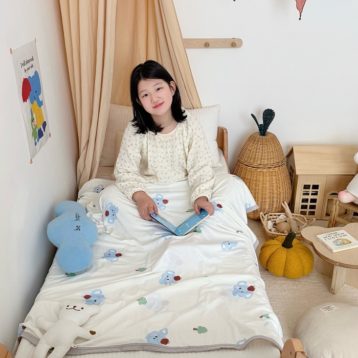 91家纺网 家纺一手货源 找家纺 星期八 2025新款婴儿裸睡级冰丝毯凉感毯 苹果象