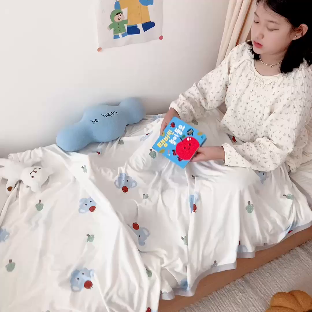 91家纺网 家纺一手货源 找家纺 星期八 2025新款婴儿裸睡级冰丝毯凉感毯 苹果象