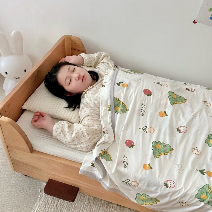 91家纺网 家纺一手货源 找家纺 星期八 2025新款婴儿裸睡级冰丝毯凉感毯 小恐龙
