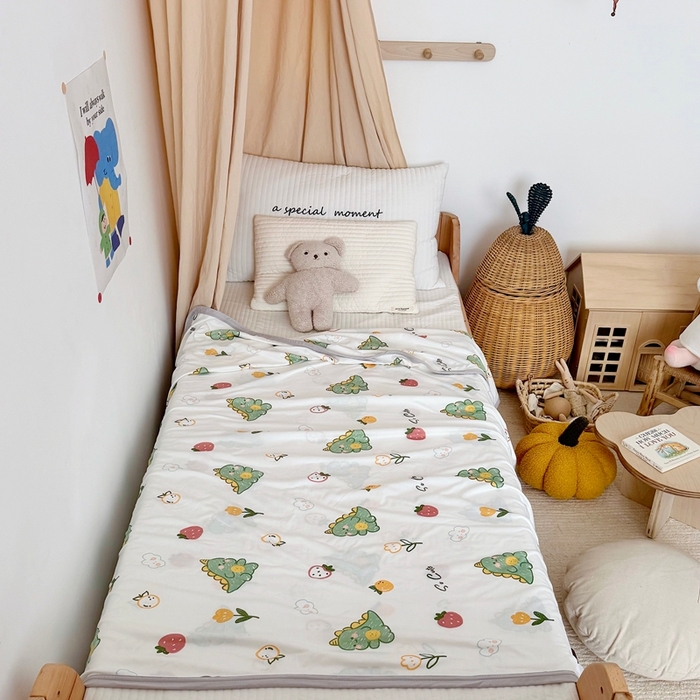 91家纺网 家纺一手货源 找家纺 星期八 2025新款婴儿裸睡级冰丝毯凉感毯 小恐龙