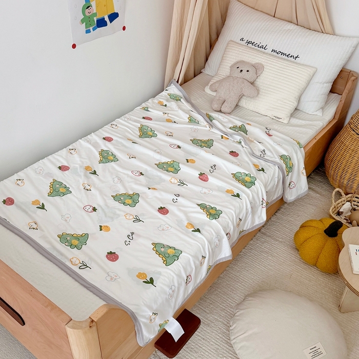 91家纺网 家纺一手货源 找家纺 星期八 2025新款婴儿裸睡级冰丝毯凉感毯 小恐龙