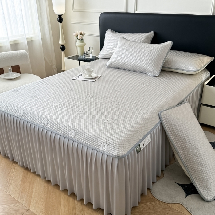 91家纺网 家纺一手货源 找家纺 （总）卡罗兰 2025新款豆豆凉席小冰熊床裙床笠款