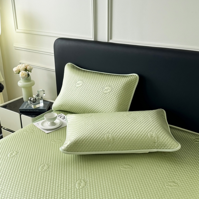 91家纺网 家纺一手货源 找家纺 卡罗兰 2025新款豆豆凉席小冰熊床裙床笠款 薄荷绿