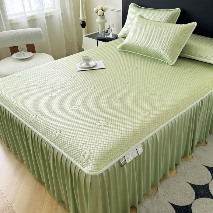 91家纺网 家纺一手货源 找家纺 卡罗兰 2025新款豆豆凉席小冰熊床裙床笠款 薄荷绿