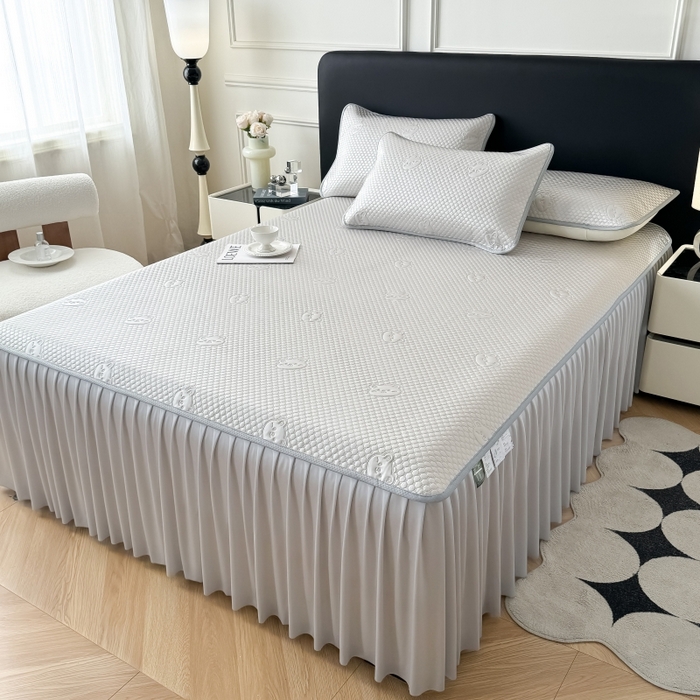 91家纺网 家纺一手货源 找家纺 卡罗兰 2025新款豆豆凉席小冰熊床裙床笠款 高级灰