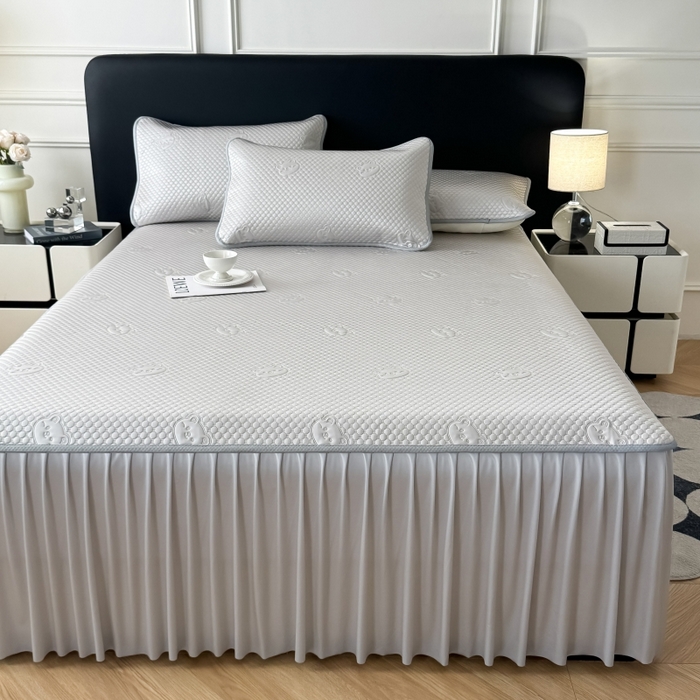 91家纺网 家纺一手货源 找家纺 卡罗兰 2025新款豆豆凉席小冰熊床裙床笠款 高级灰