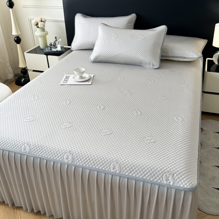 91家纺网 家纺一手货源 找家纺 卡罗兰 2025新款豆豆凉席小冰熊床裙床笠款 高级灰