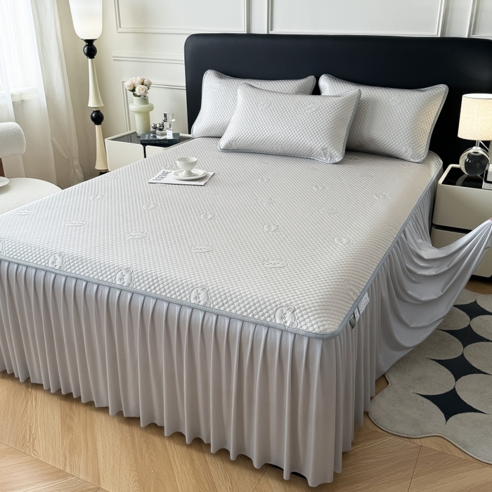 91家纺网 家纺一手货源 找家纺 卡罗兰 2025新款豆豆凉席小冰熊床裙床笠款 高级灰