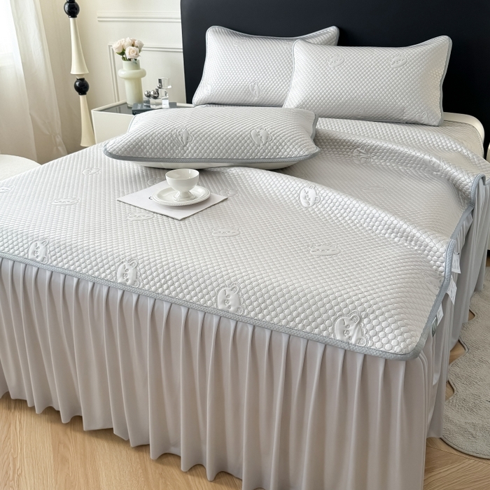 91家纺网 家纺一手货源 找家纺 卡罗兰 2025新款豆豆凉席小冰熊床裙床笠款 高级灰