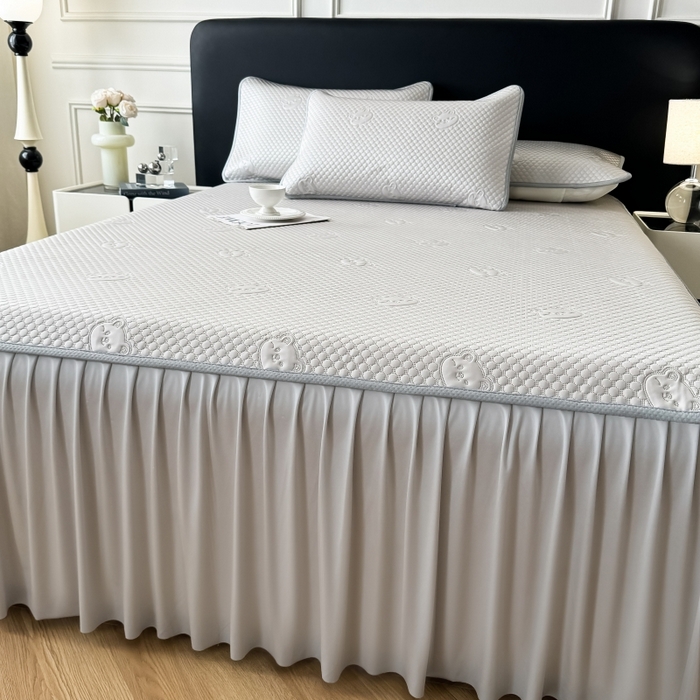 91家纺网 家纺一手货源 找家纺 卡罗兰 2025新款豆豆凉席小冰熊床裙床笠款 高级灰