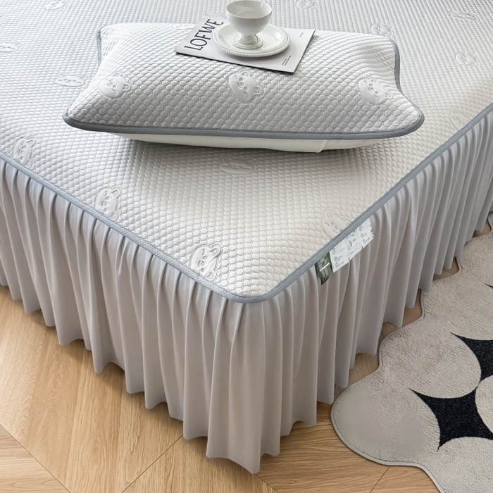 91家纺网 家纺一手货源 找家纺 卡罗兰 2025新款豆豆凉席小冰熊床裙床笠款 高级灰