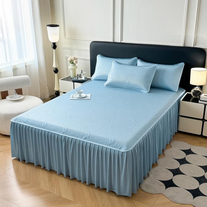 91家纺网 家纺一手货源 找家纺 卡罗兰 2025新款豆豆凉席小冰熊床裙床笠款 瀑布蓝