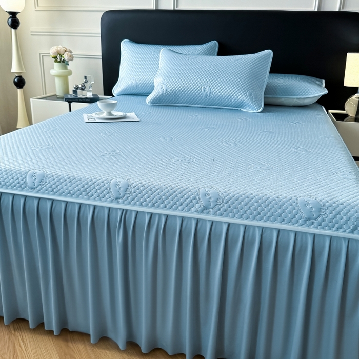 91家纺网 家纺一手货源 找家纺 卡罗兰 2025新款豆豆凉席小冰熊床裙床笠款 瀑布蓝