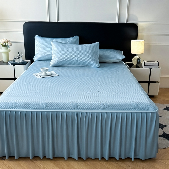 91家纺网 家纺一手货源 找家纺 卡罗兰 2025新款豆豆凉席小冰熊床裙床笠款 瀑布蓝