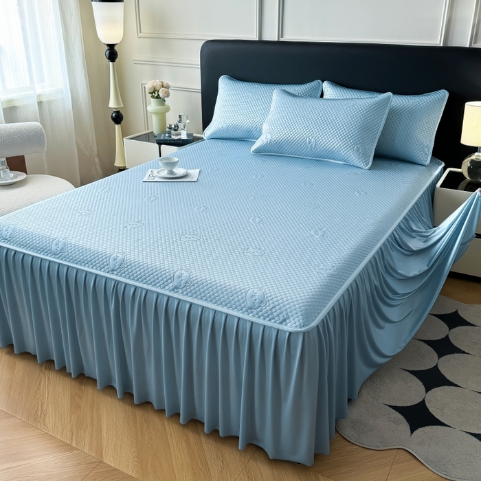 91家纺网 家纺一手货源 找家纺 卡罗兰 2025新款豆豆凉席小冰熊床裙床笠款 瀑布蓝