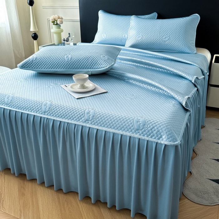 91家纺网 家纺一手货源 找家纺 卡罗兰 2025新款豆豆凉席小冰熊床裙床笠款 瀑布蓝