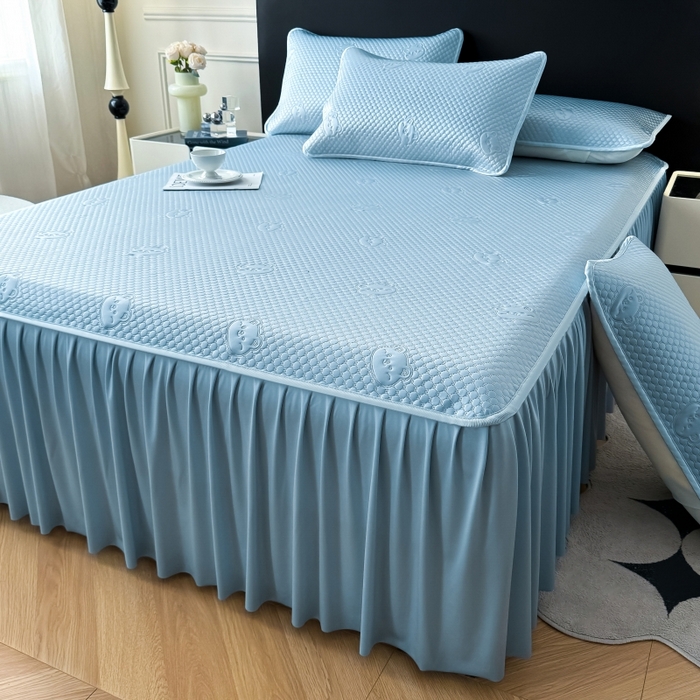 91家纺网 家纺一手货源 找家纺 卡罗兰 2025新款豆豆凉席小冰熊床裙床笠款 瀑布蓝