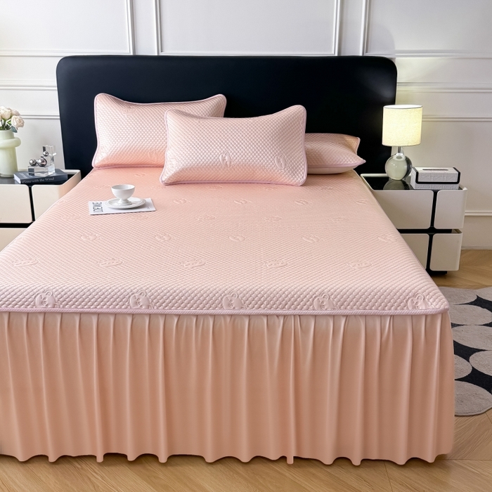 91家纺网 家纺一手货源 找家纺 卡罗兰 2025新款豆豆凉席小冰熊床裙床笠款 胭脂粉